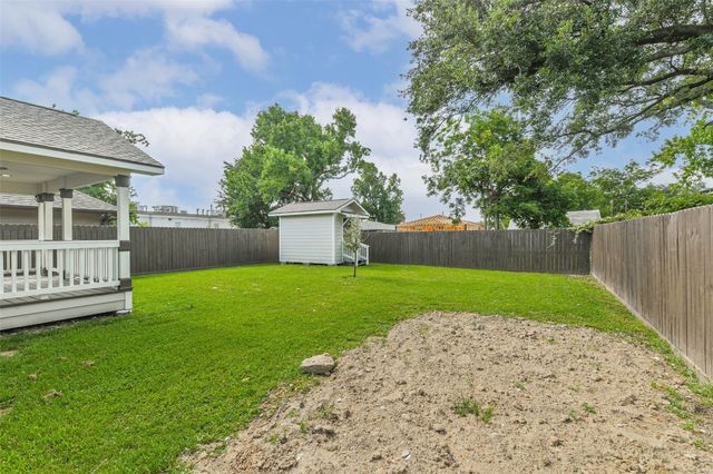 109 Neyland Street, Houston, TX 77022