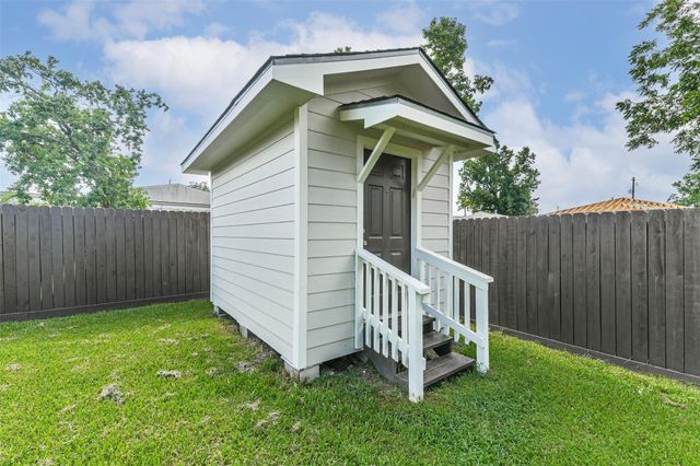 109 Neyland Street, Houston, TX 77022