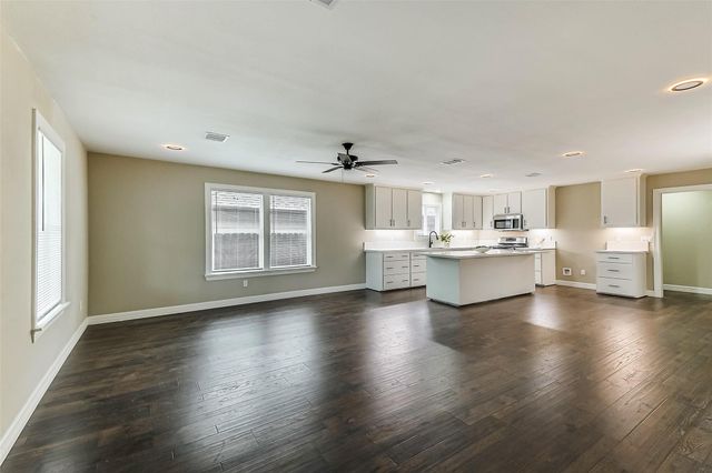 109 Neyland Street, Houston, TX 77022