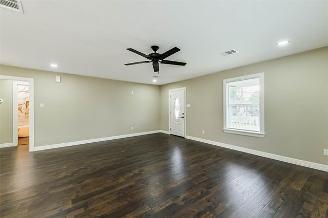 109 Neyland Street, Houston, TX 77022