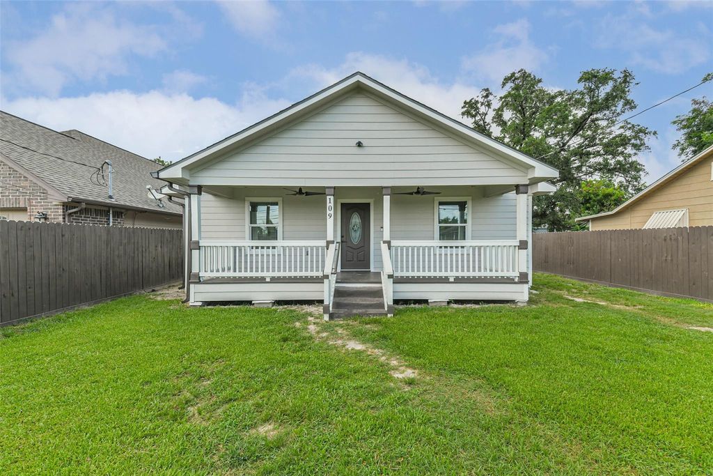 109 Neyland Street, Houston, TX 77022
