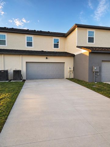 3890 KNOTTY PINE STREET, St Cloud, FL 34772