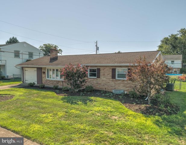 320 BELAIRE DR, Shiremanstown, PA 17011