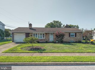 320 BELAIRE DR, Shiremanstown, PA 17011