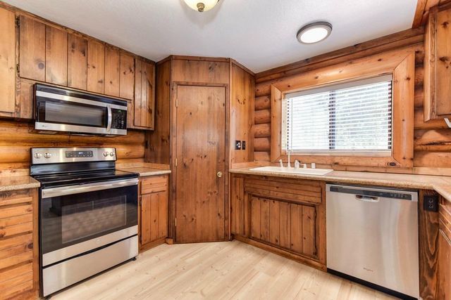 6960 Blackhawk Ln, Foresthill, CA 95631