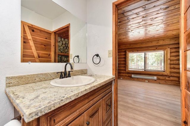 6960 Blackhawk Ln, Foresthill, CA 95631