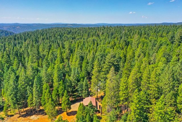 6960 Blackhawk Ln, Foresthill, CA 95631