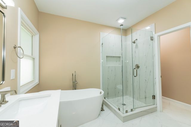5664 Jackson Knoll Trace NW, Lilburn, GA 30047