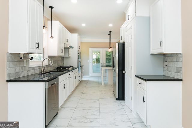 5664 Jackson Knoll Trace NW, Lilburn, GA 30047