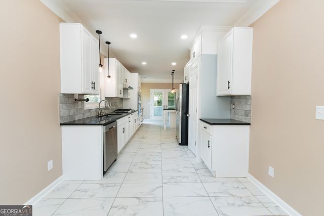 5664 Jackson Knoll Trace NW, Lilburn, GA 30047