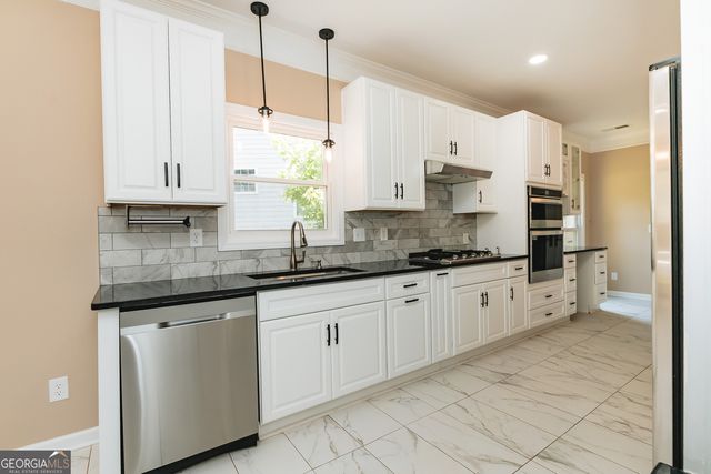 5664 Jackson Knoll Trace NW, Lilburn, GA 30047