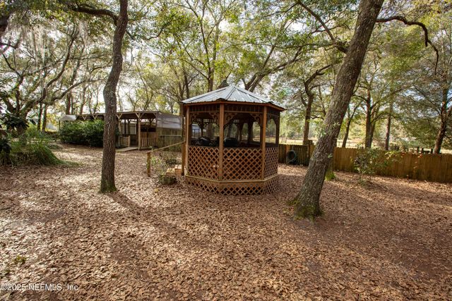 8076 BLAZING STAR Road, Melrose, FL 32666