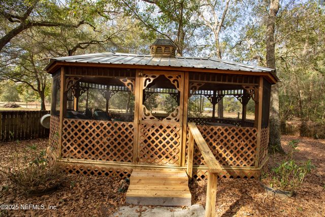 8076 BLAZING STAR Road, Melrose, FL 32666