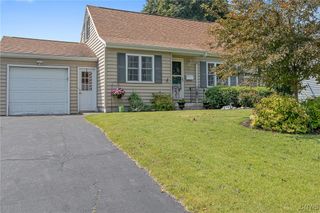 208 Lynnhaven Drive, Clay, NY 13212