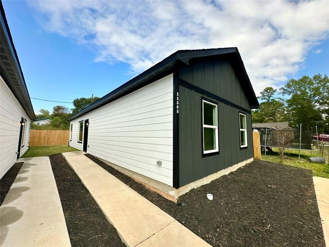 11563 Persimmon Street, Willis, TX 77318