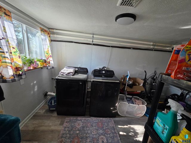 1230 SE Utah Ave Avenue, Huron, SD 57350