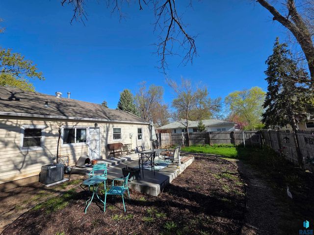 1230 SE Utah Ave Avenue, Huron, SD 57350