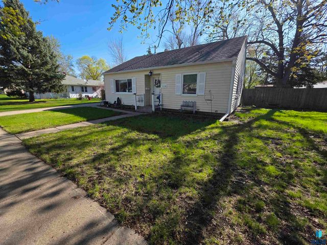 1230 SE Utah Ave Avenue, Huron, SD 57350