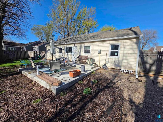 1230 SE Utah Ave Avenue, Huron, SD 57350