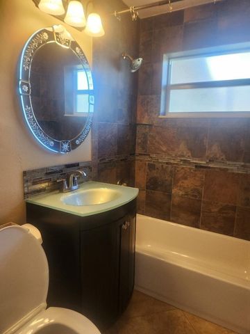 1261 NE 2nd Street, Pompano Beach, FL 33060