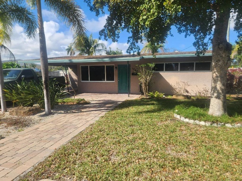 1261 NE 2nd Street, Pompano Beach, FL 33060
