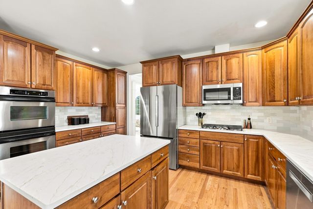 3 Washington Lane, Hopkinton, MA 01748