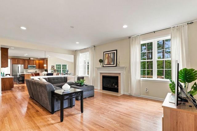 3 Washington Lane, Hopkinton, MA 01748