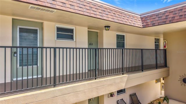 9945 47TH AVENUE N 203, St Petersburg, FL 33708