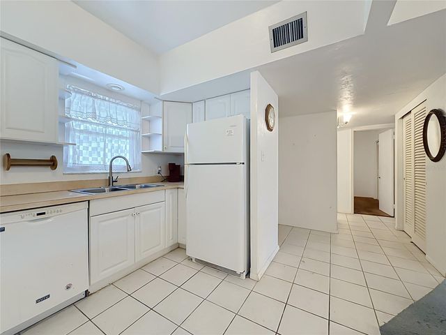 9945 47TH AVENUE N 203, St Petersburg, FL 33708