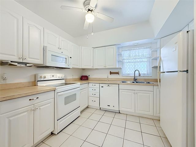 9945 47TH AVENUE N 203, St Petersburg, FL 33708