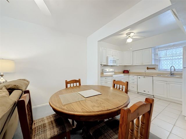 9945 47TH AVENUE N 203, St Petersburg, FL 33708