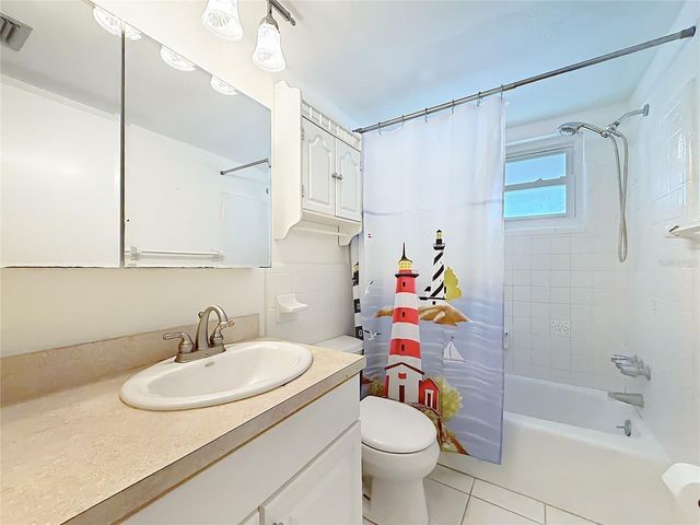 9945 47TH AVENUE N 203, St Petersburg, FL 33708