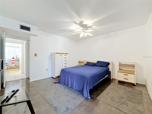 9945 47TH AVENUE N 203, St Petersburg, FL 33708