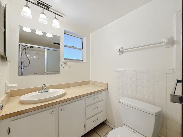 9945 47TH AVENUE N 203, St Petersburg, FL 33708