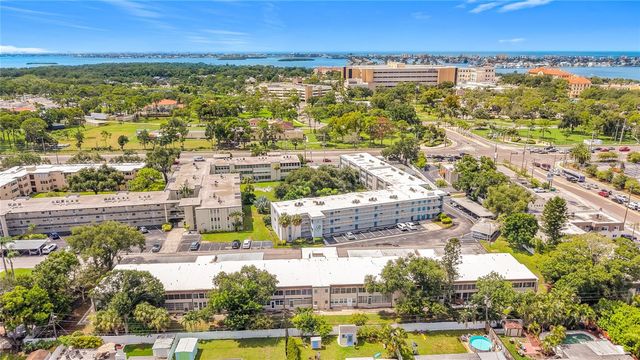 9945 47TH AVENUE N 203, St Petersburg, FL 33708