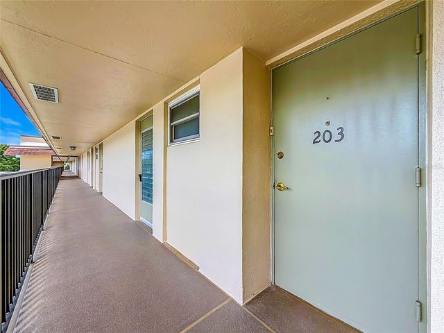 9945 47TH AVENUE N 203, St Petersburg, FL 33708