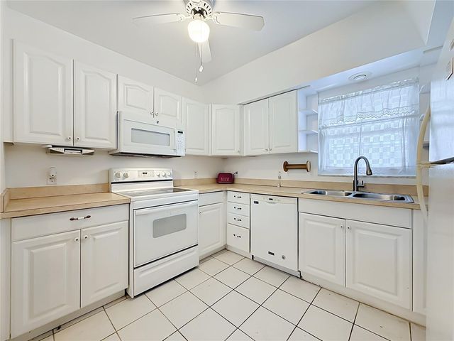9945 47TH AVENUE N 203, St Petersburg, FL 33708