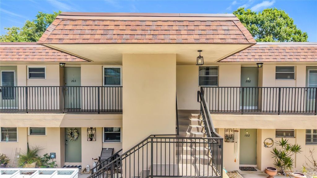 9945 47TH AVENUE N 203, St Petersburg, FL 33708
