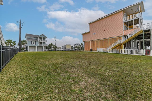 1618 Windsong Way, Tiki Island, TX 77554