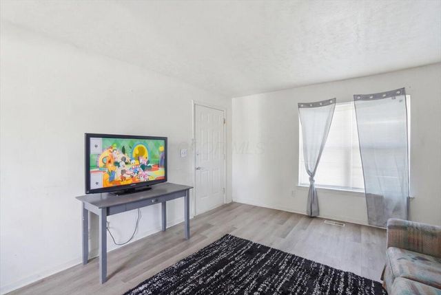 1037-1039 S James Road, Columbus, OH 43227