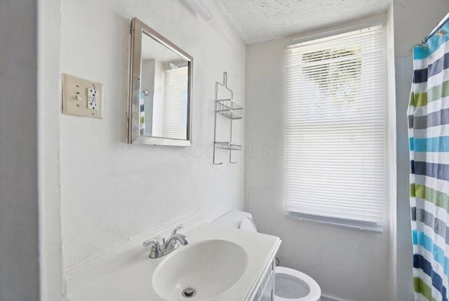 1037-1039 S James Road, Columbus, OH 43227