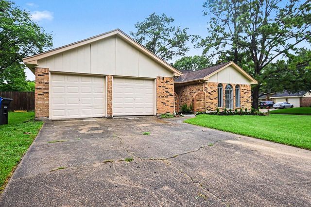 3810 Clover Drive, Alvin, TX 77511