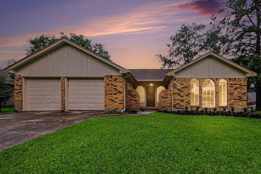 3810 Clover Drive, Alvin, TX 77511