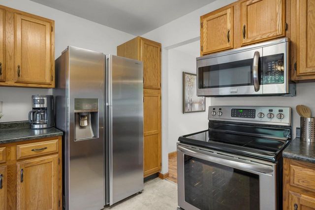 6 Lynbrook Circle, Madison, WI 53719