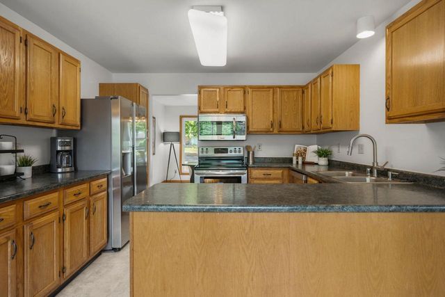 6 Lynbrook Circle, Madison, WI 53719