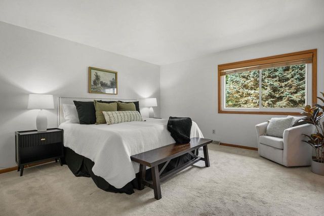 6 Lynbrook Circle, Madison, WI 53719
