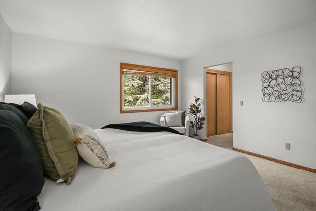 6 Lynbrook Circle, Madison, WI 53719