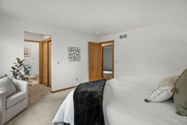 6 Lynbrook Circle, Madison, WI 53719