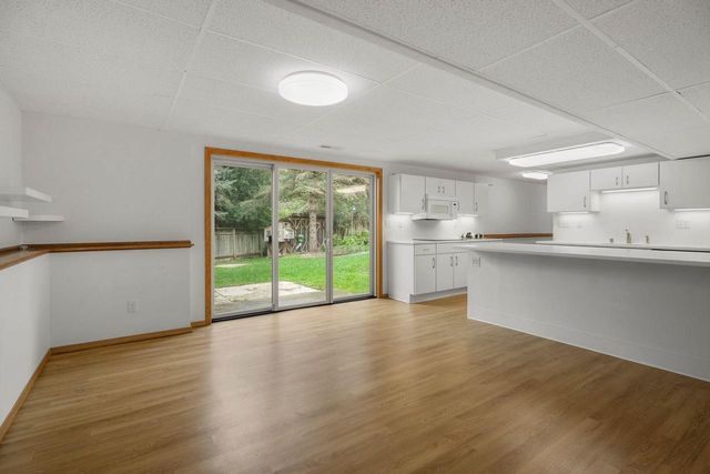 6 Lynbrook Circle, Madison, WI 53719