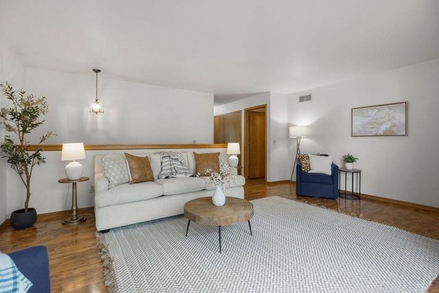 6 Lynbrook Circle, Madison, WI 53719